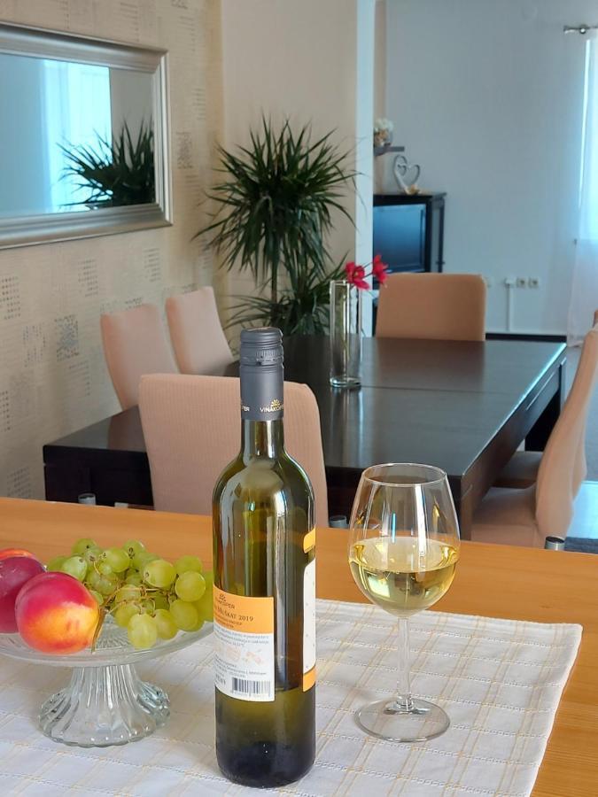 Apartman Larisa Lejlighed Kampor Eksteriør billede