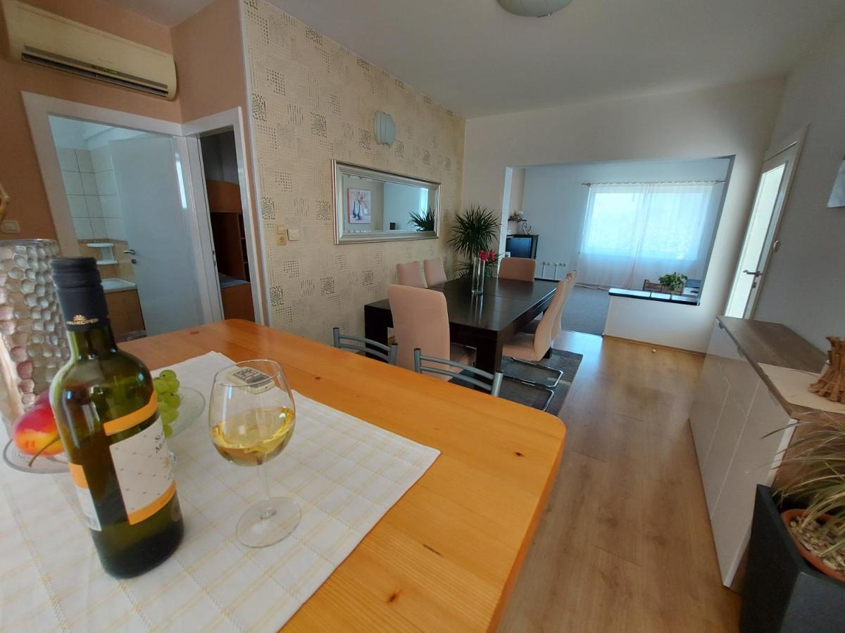 Apartman Larisa Lejlighed Kampor Eksteriør billede