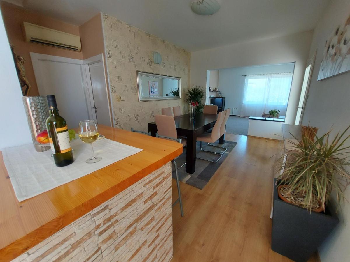 Apartman Larisa Lejlighed Kampor Eksteriør billede